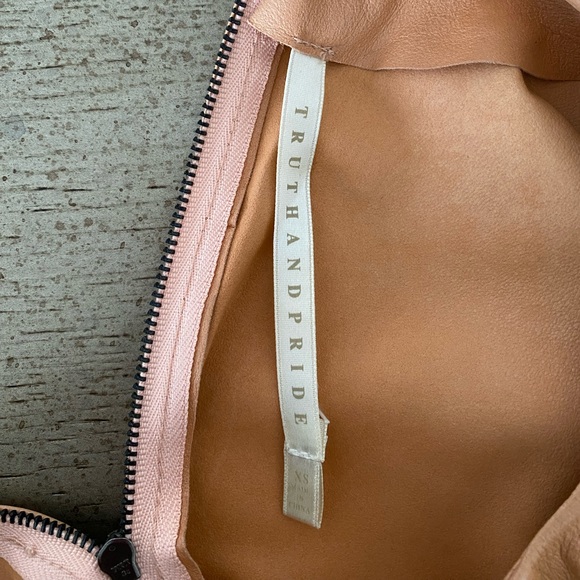 100% Leather top - Picture 2 of 3